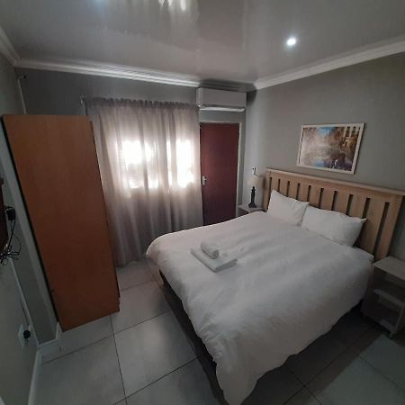 בלומפונטייין Lux Rooms On 37 מראה חיצוני תמונה